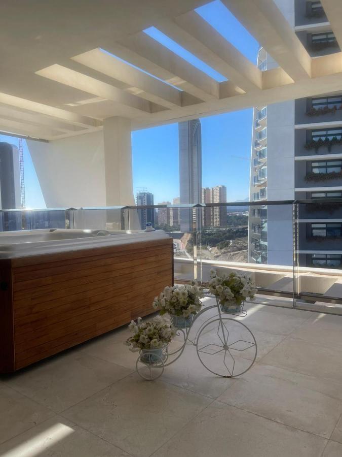 Sunset Waves Benidorm Julieta Vistas Al Mar Premium 200 Mt2 Con Jacuzzi En Terraza Apartment Exterior photo