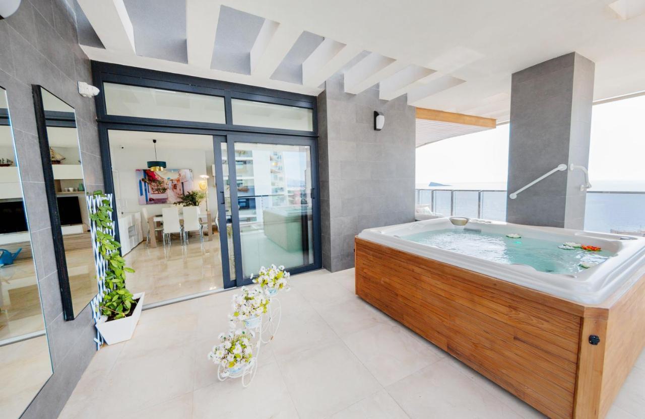 Sunset Waves Benidorm Julieta Vistas Al Mar Premium 200 Mt2 Con Jacuzzi En Terraza Apartment Exterior photo