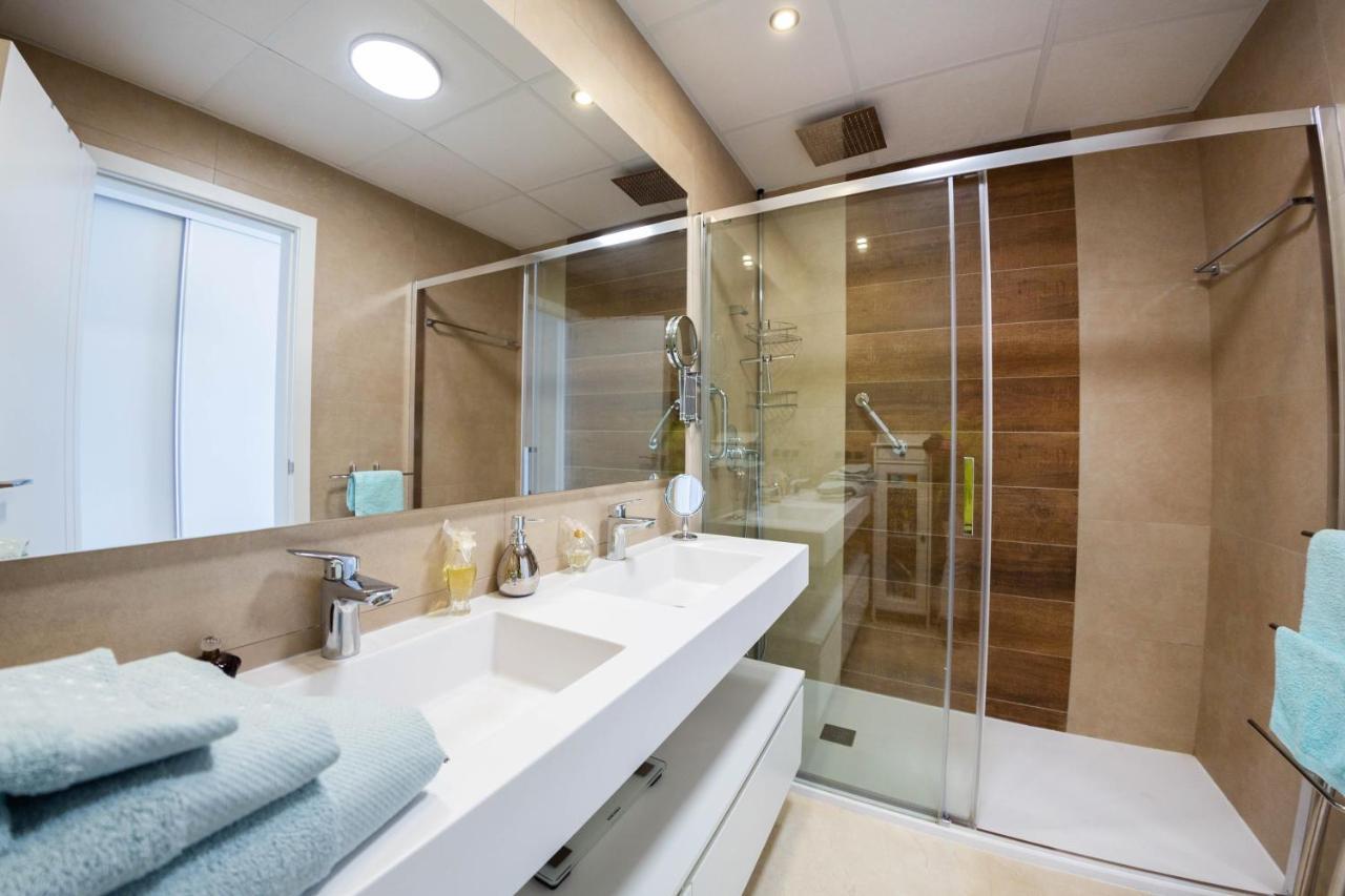 Sunset Waves Benidorm Julieta Vistas Al Mar Premium 200 Mt2 Con Jacuzzi En Terraza Apartment Exterior photo